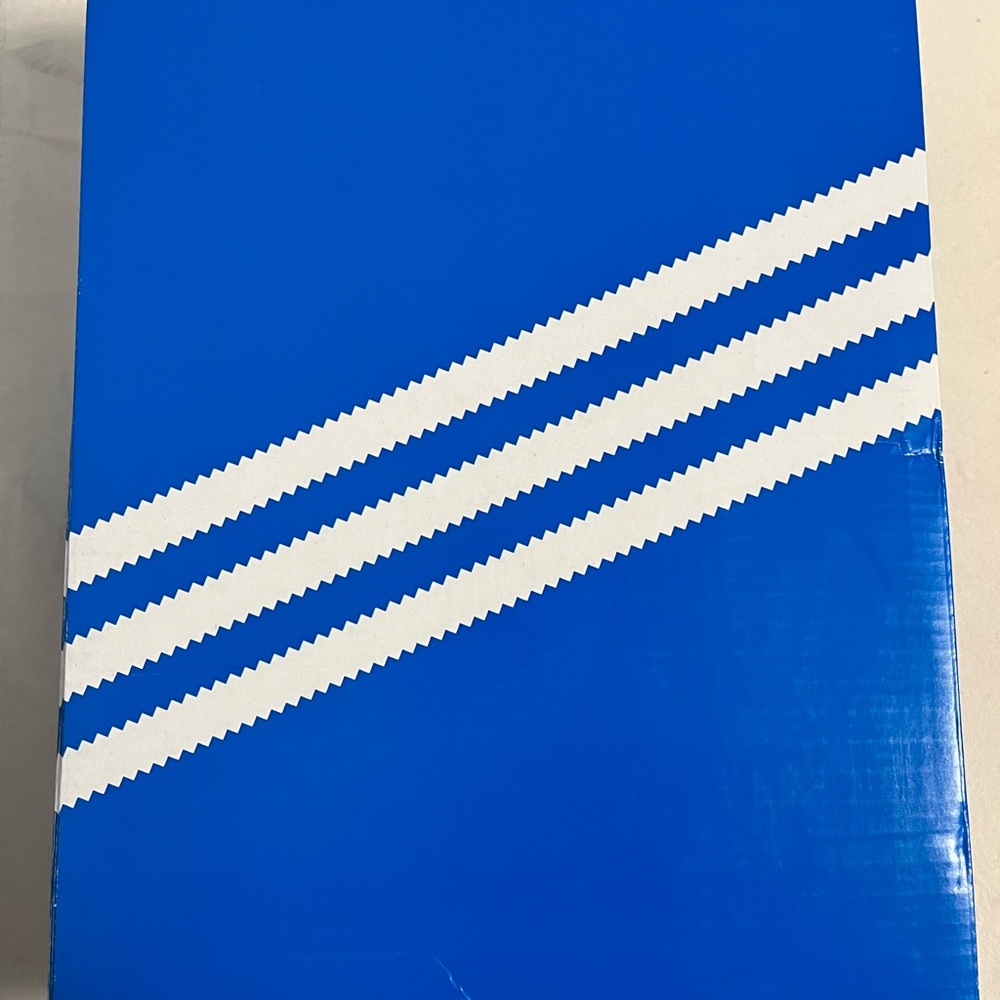 Women’s New In Box Superstar Bonega Platform Adidas Sneakers - Picture 11 of 11